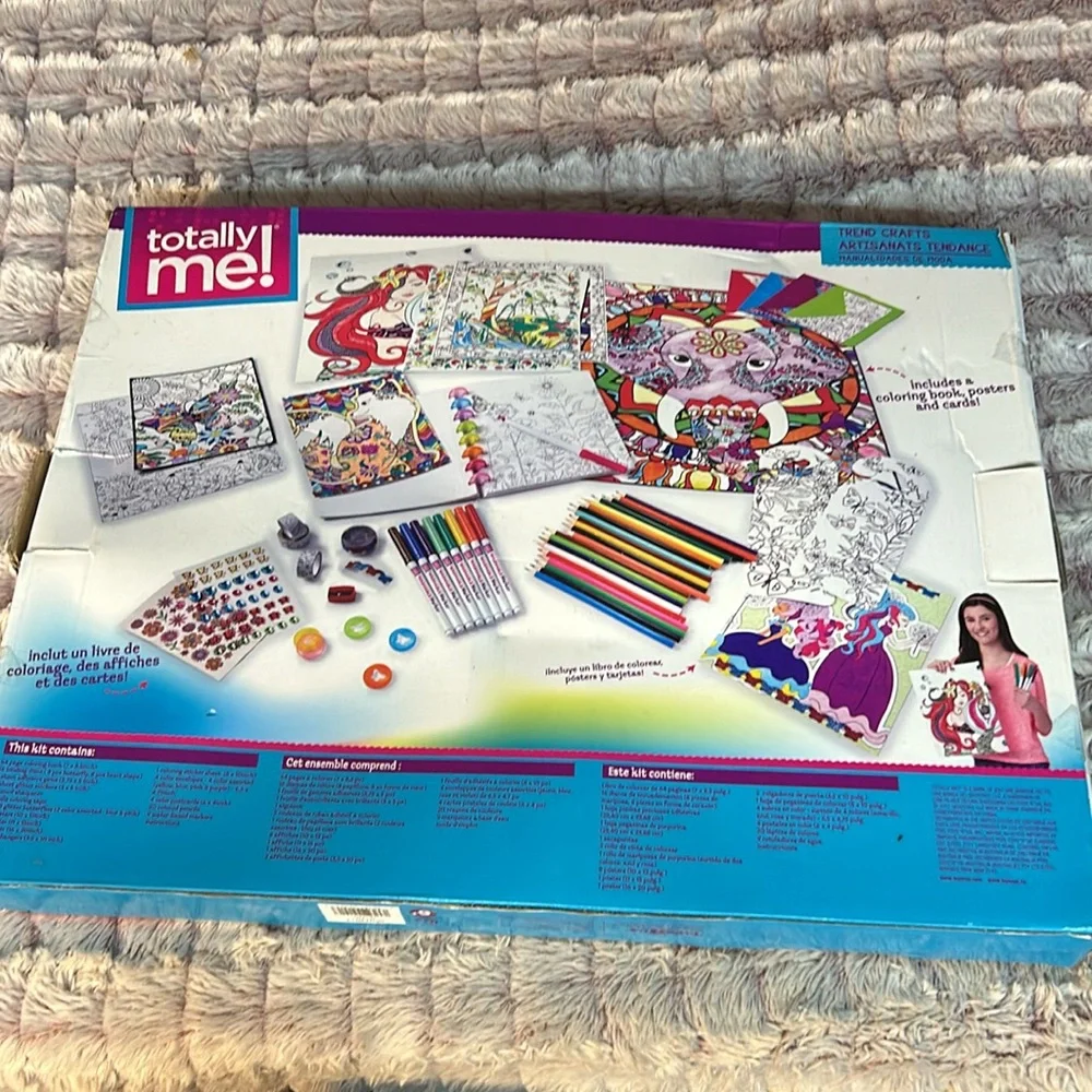 Totally Me ultimate Coloring Set - Picture 2 of 2